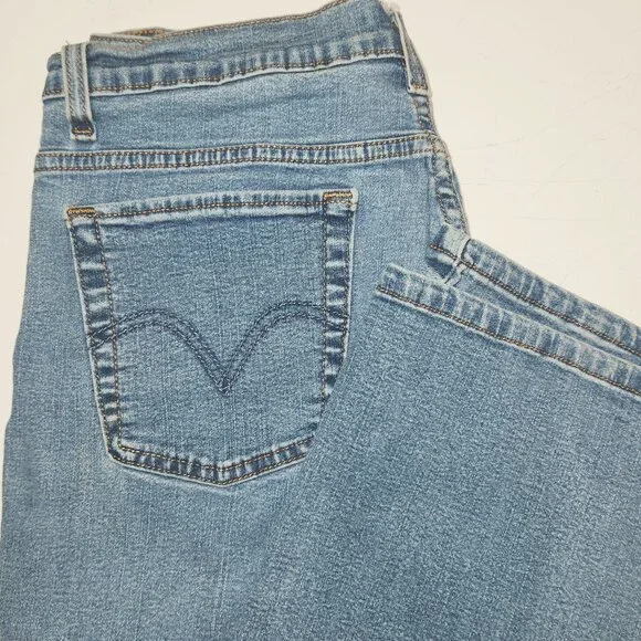 Levi Strauss Ladie's 512 Jeans in size 14M.  30" Waist - Picture 9 of 13